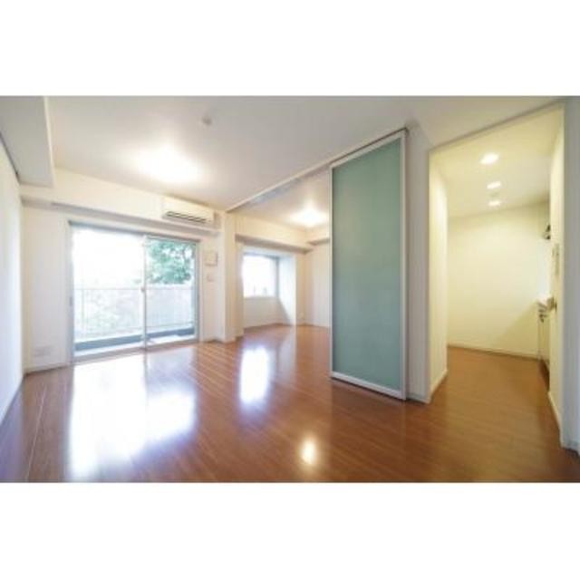 ※写真は同タイプ住戸です。(居間)