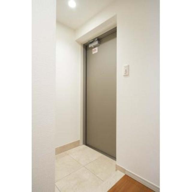 ※写真は同タイプ住戸です。(玄関)