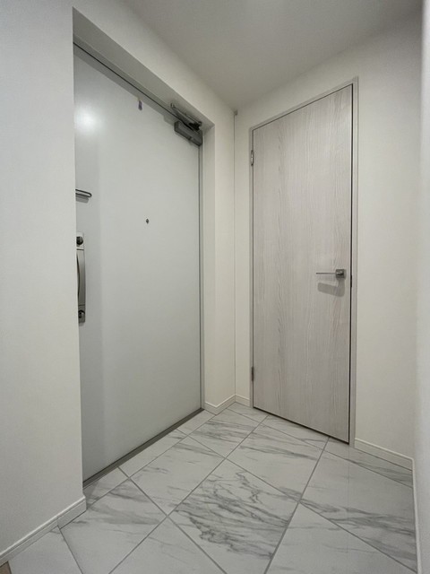 ※写真は同タイプ住戸です。(玄関)