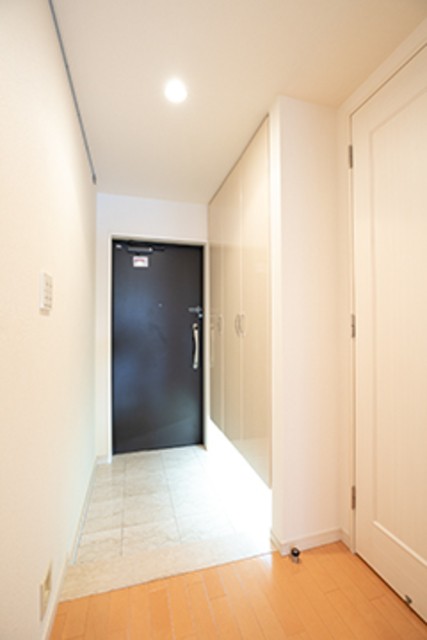 ※写真は同タイプ住戸です。(玄関)