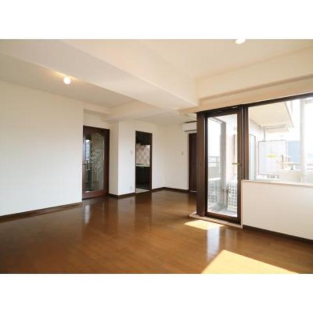 ※写真は同タイプ住戸です。(居間)