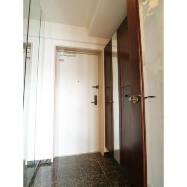 ※写真は同タイプ住戸です。(玄関)