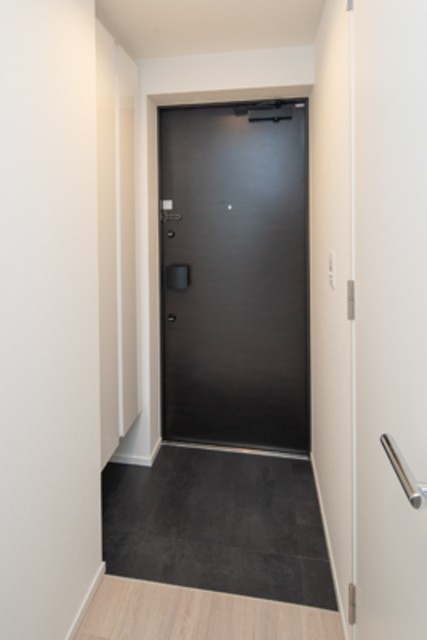 ※写真は同タイプ住戸です。(玄関)