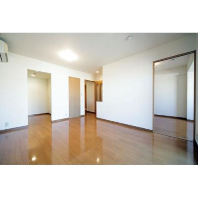 ※写真は同タイプ住戸です。(居間)