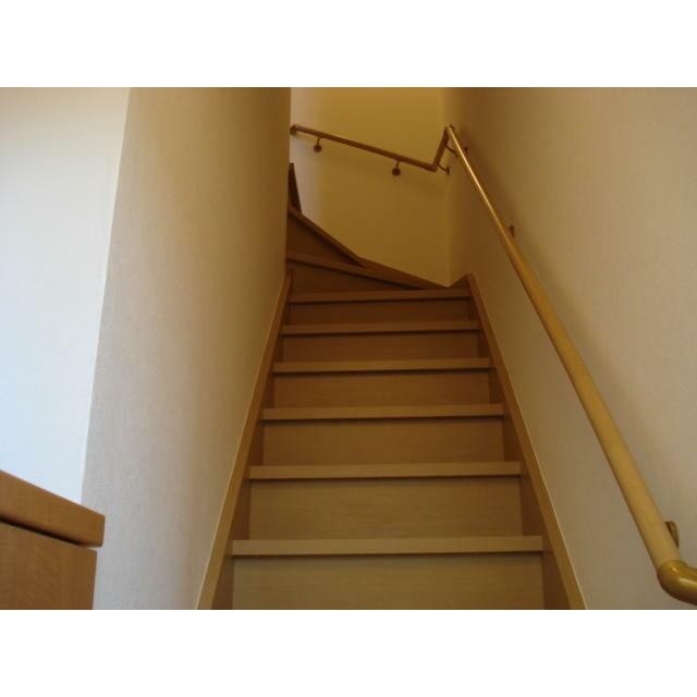 玄関からDKへの階段