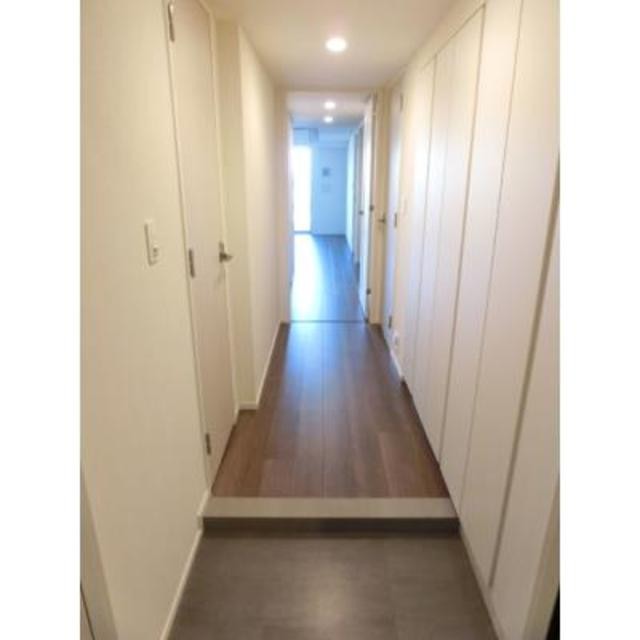 ※写真は同タイプ住戸です。(玄関)