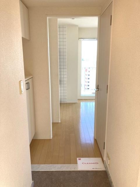 ※写真は同タイプ住戸です。(玄関)