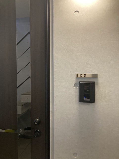 (玄関)