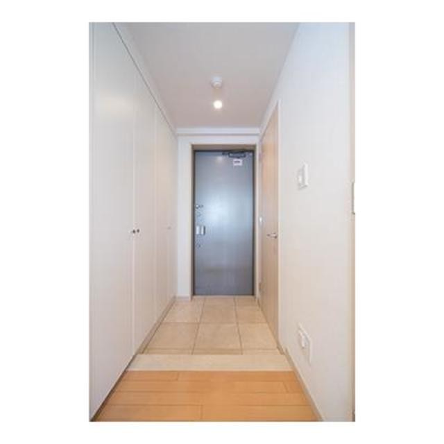 ※写真は同タイプ住戸です。(玄関)