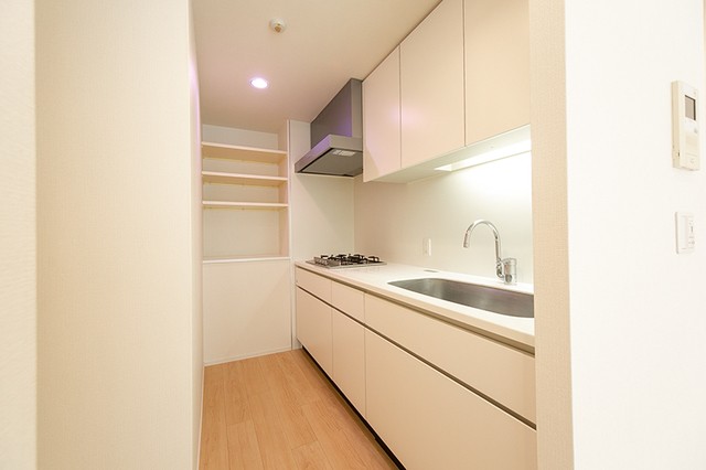 ※写真は同タイプ住戸です。(キッチン)