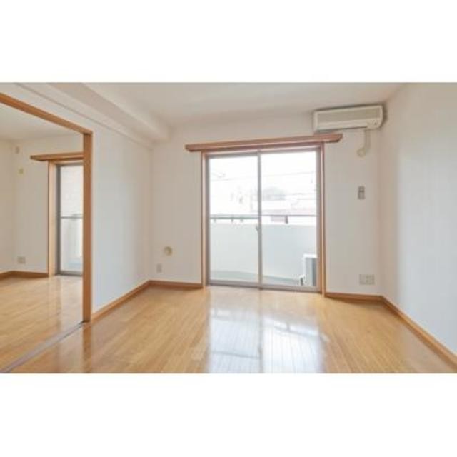 ※写真は同タイプ住戸です。(居間)