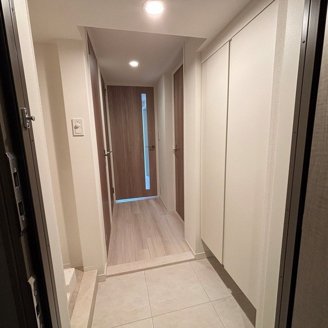 ※写真は同タイプ住戸です。(玄関)