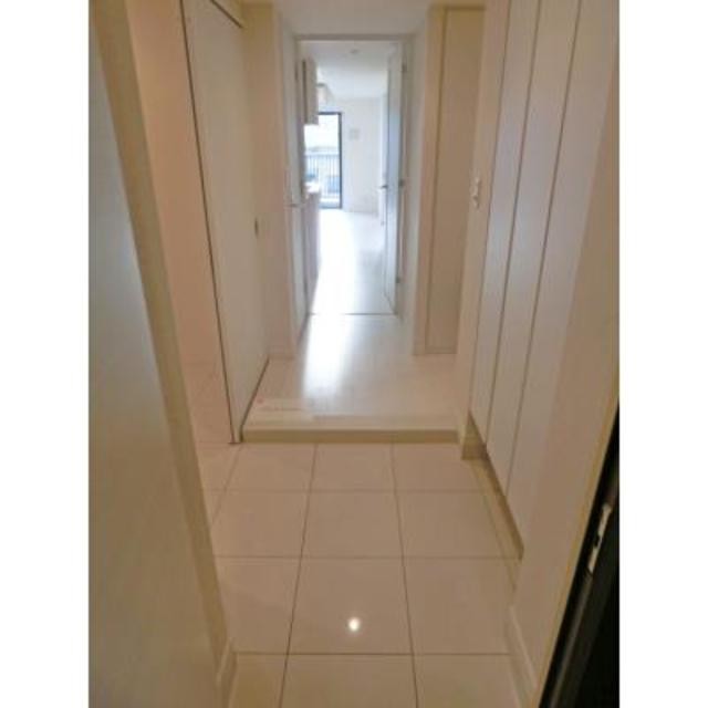 ※写真は同タイプ住戸です。(玄関)