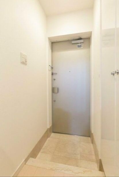 ※同仕様写真含む(玄関)