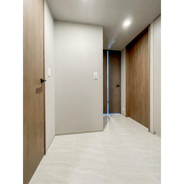 ※写真は同タイプ住戸です。(玄関)