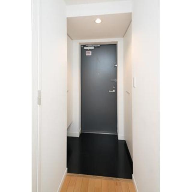 ※写真は同タイプ住戸です。(玄関)