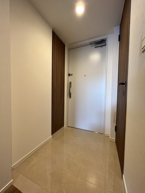 ※写真は同タイプ住戸です。(玄関)