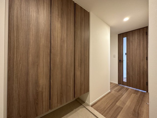 ※写真は同タイプ住戸です。(玄関)