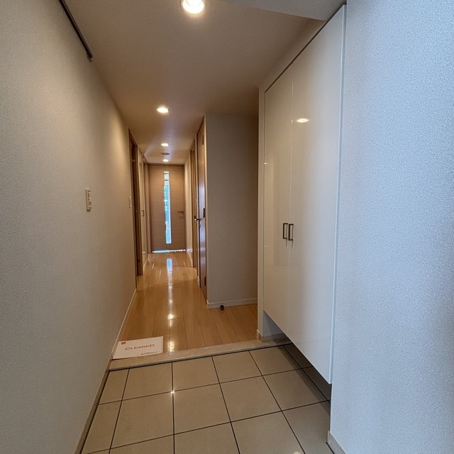 ※写真は同タイプ住戸です。(玄関)