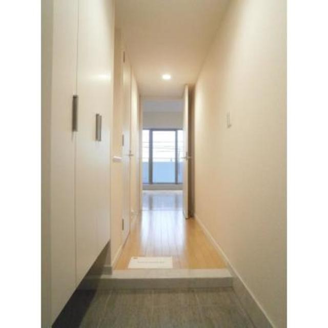 ※写真は同タイプ住戸です。(玄関)