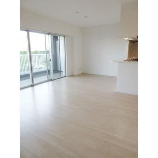 ※写真は同タイプ住戸です。(居間)