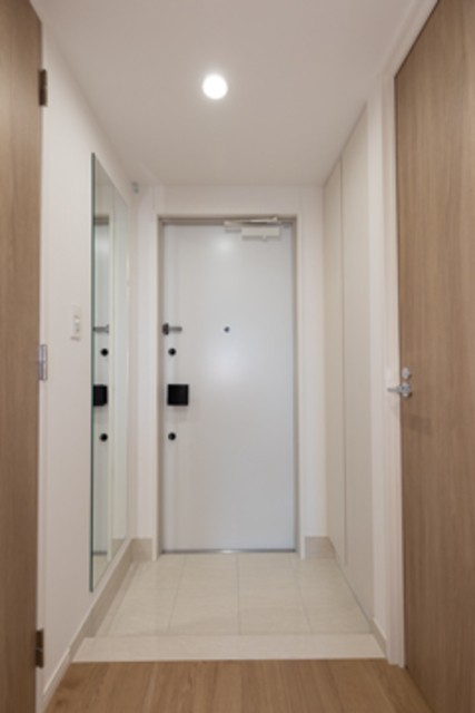 ※写真は同タイプ住戸です。(玄関)