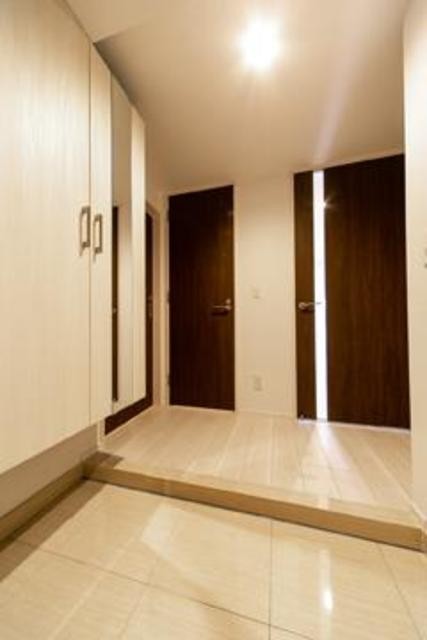 ※写真は同タイプ住戸です。(玄関)