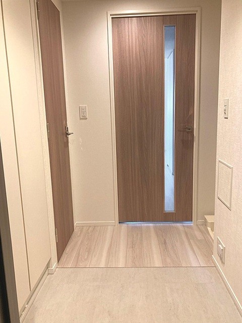 ※写真は同タイプ住戸です。(玄関)