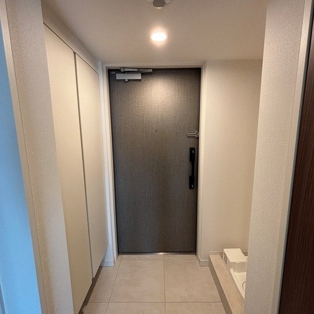 ※写真は同タイプ住戸です。(玄関)