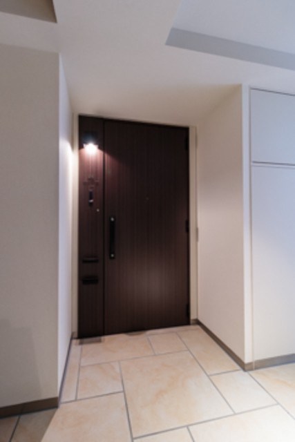 ※写真は同タイプ住戸です。(玄関)