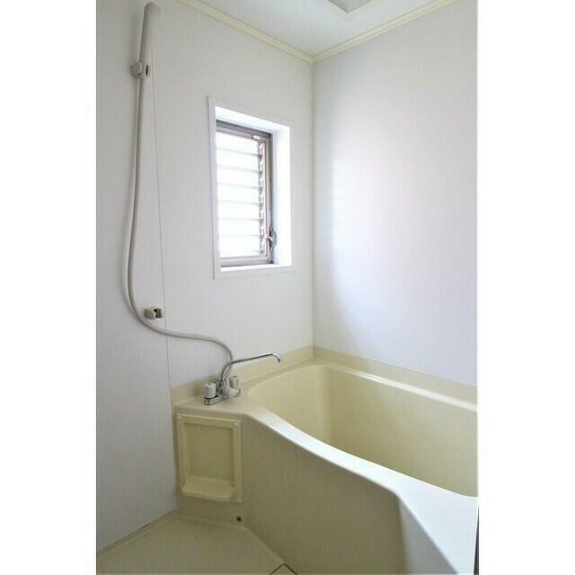 浴室に窓あり♪乾燥暖房機つき(風呂)