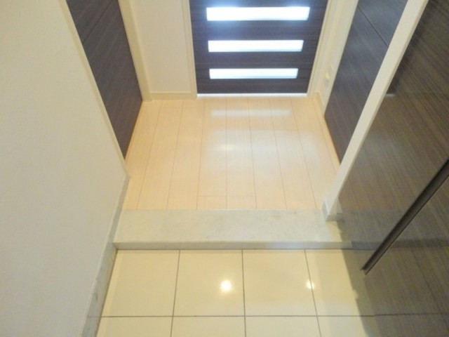 ※同仕様写真含む(玄関)