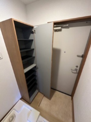 ※同仕様写真含む(玄関)