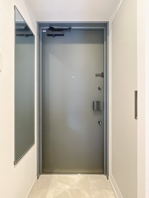 ※写真は同タイプ住戸です。(玄関)