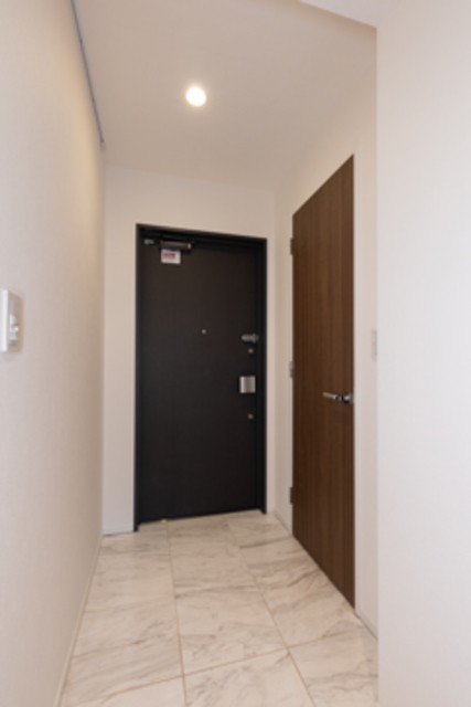 ※写真は同タイプ住戸です。(玄関)