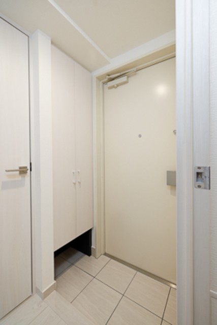 ※写真は同タイプ住戸です。(玄関)