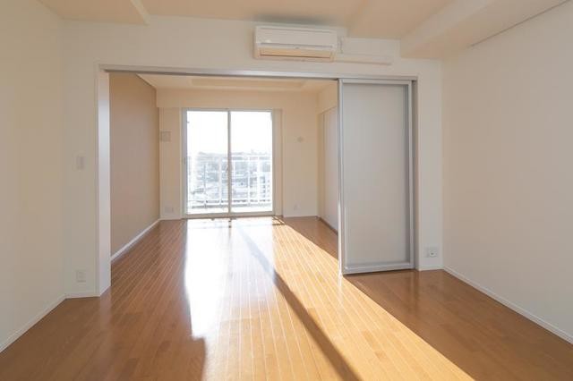 ※写真は同タイプ住戸です。(居間)