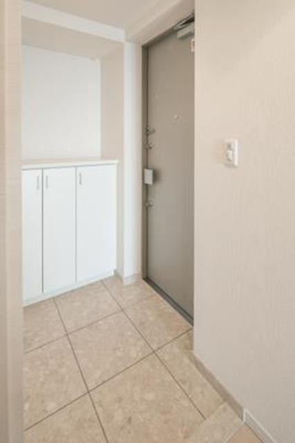 ※写真は同タイプ住戸です。(玄関)