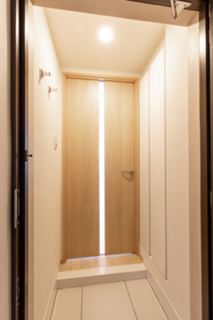 ※写真は同タイプ住戸です。(玄関)
