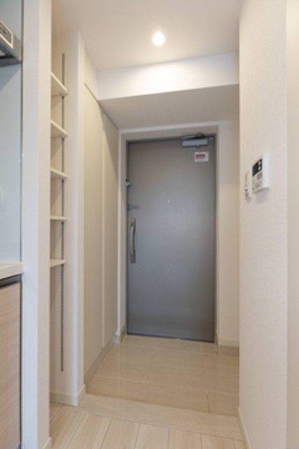 ※写真は同タイプ住戸です。(玄関)