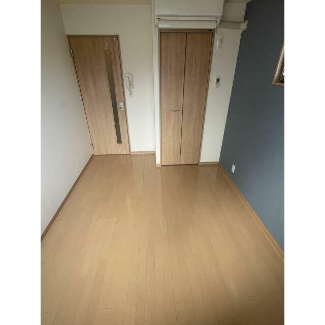 洋室5．8帖・収納スペース有り(居間)