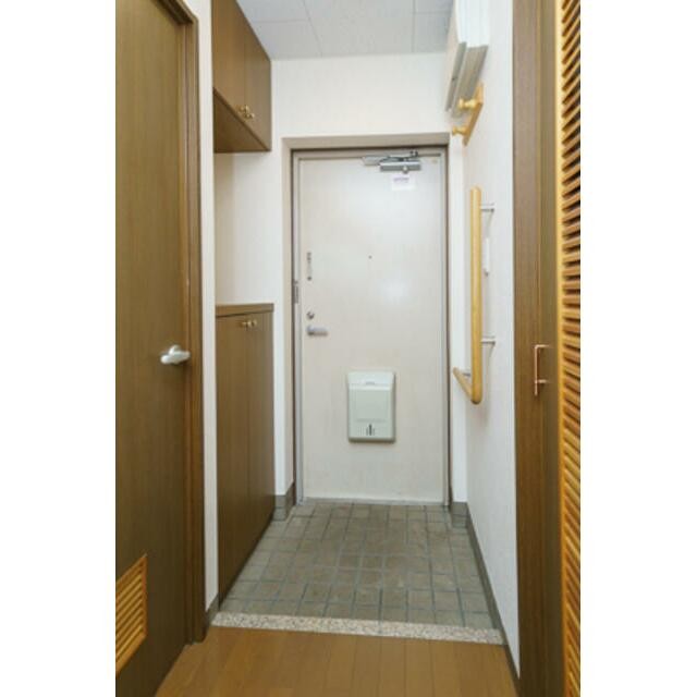 ※同仕様写真含む(玄関)