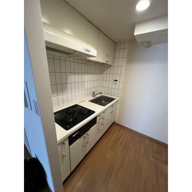 システムキッチン（3口ガスコンロ・グリル付）(キッチン)