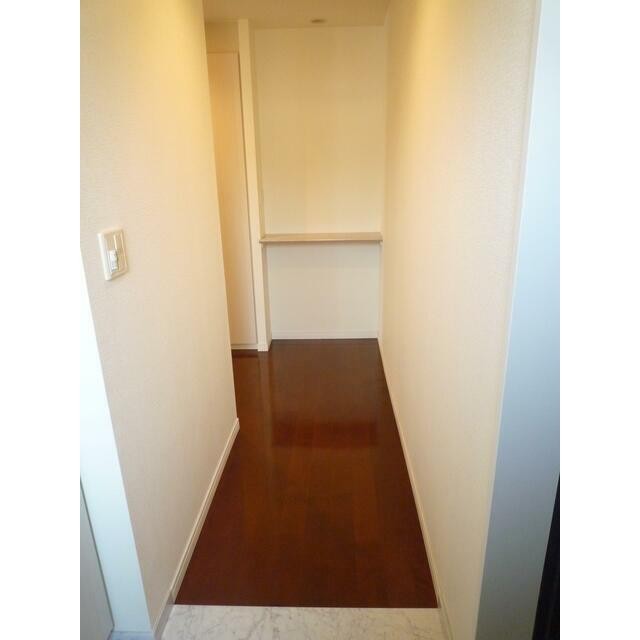 Eタイプ2010年2月撮影 同タイプ208号室の写真です。(玄関)