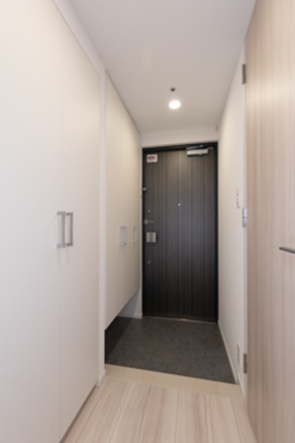 ※写真は同タイプ住戸です。(玄関)