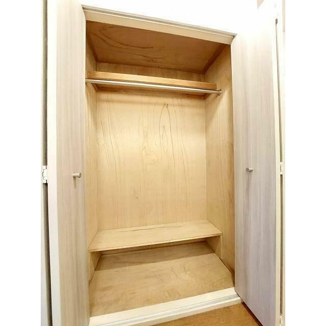 小物を収納するのに便利です(内装)