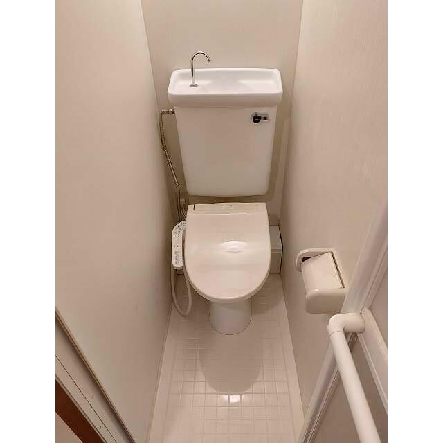 ゆったりとした空間のトイレです(内装)