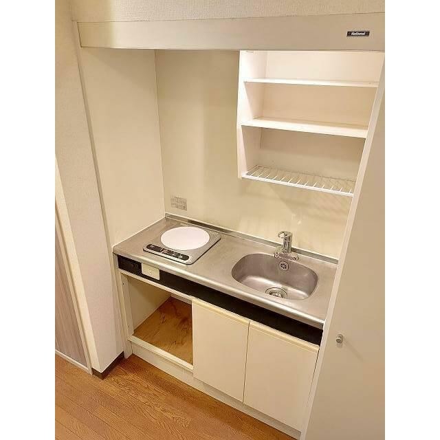 コンパクトなキッチンで掃除もラクラク(キッチン)