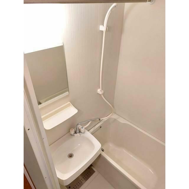 日々の疲れを癒すお風呂付です(風呂)