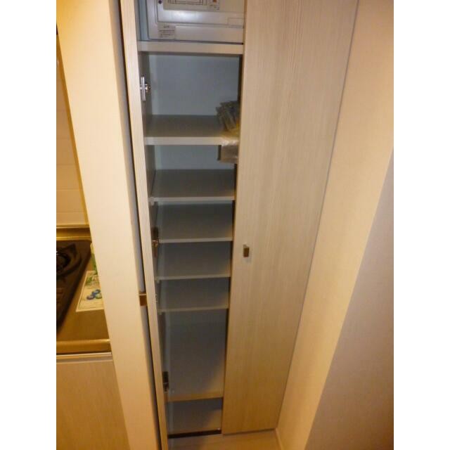 【室内写真同建物別号室】(玄関)